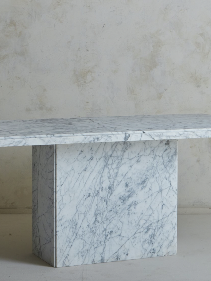 Elegant Marmor rektangulært spisebord i lys Carrara sten. 200x90x75