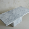 Elegant Marmor rektangulært spisebord i lys Carrara sten. 200x90x75